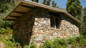 opera Hoouse Hut. Image: http://members.pcug.org.au/~alanlevy/KosciHuts.htm